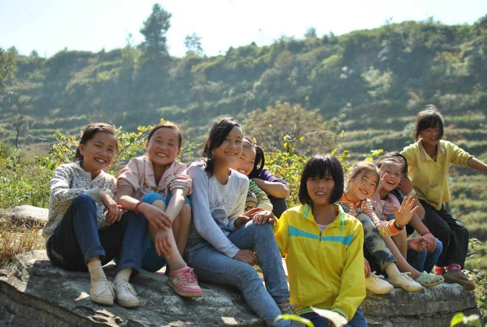 Girls from Guizhou Province in the town of Zhongshan, photo courtesy of Xin She